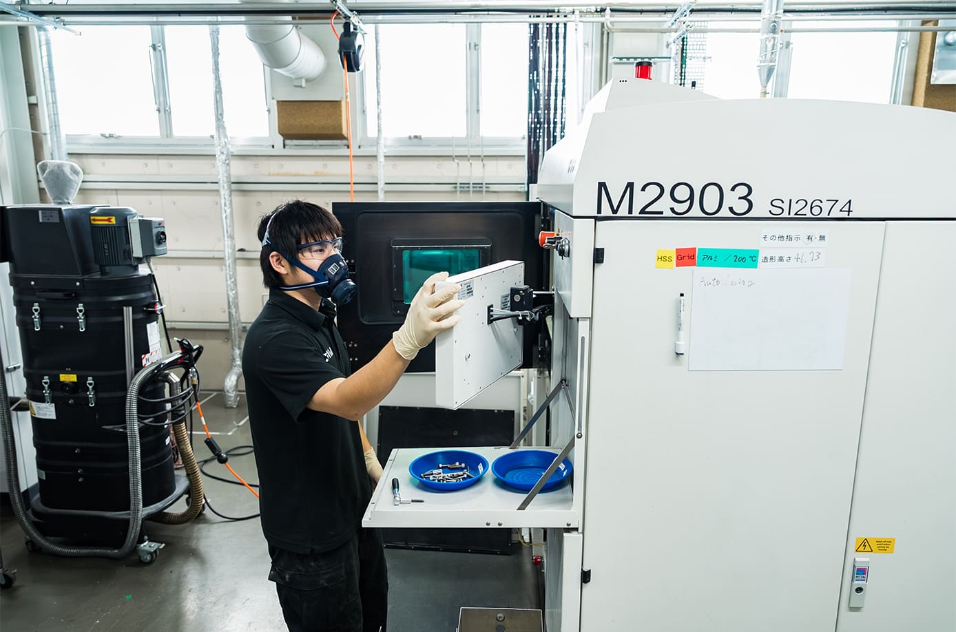 製造部門の作業風景