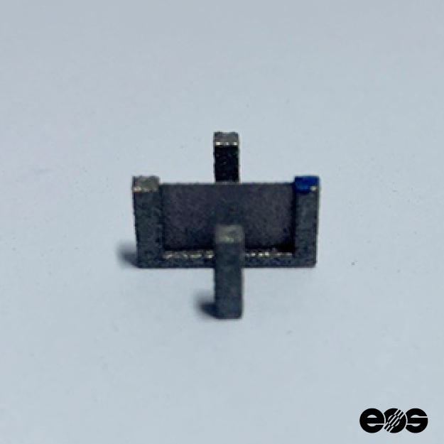 EOSの金属3Dプリンターで製造した薄板の試験片(アルミニウム)